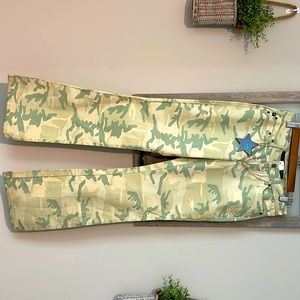 Étoile Blue jeans! Flare bottomed camouflage!